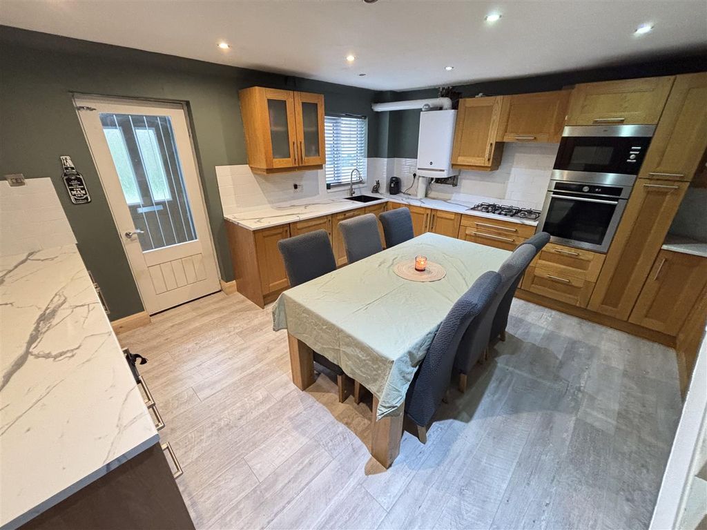 Property photo 2 of 20 Open Plan Kitchen And Dining Room