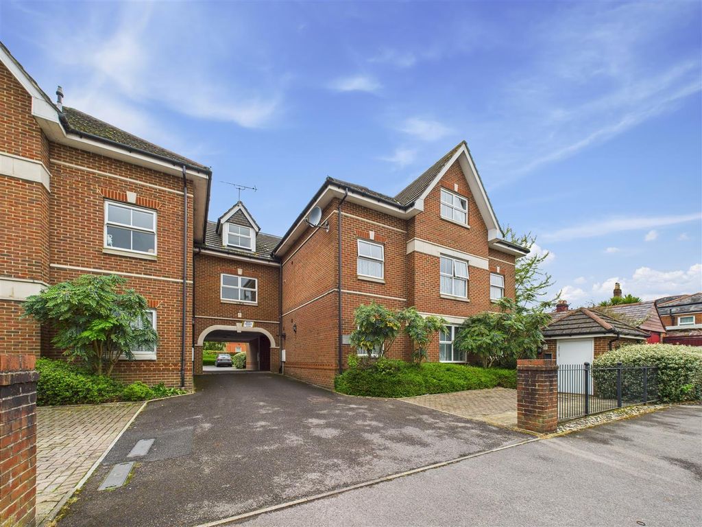 Property photo 1 of 10 2 Bedroom Apartment For Sale