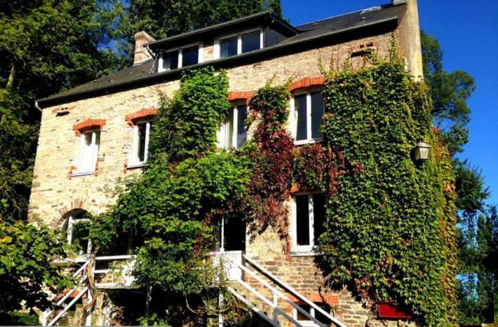 Property photo 1 of 12