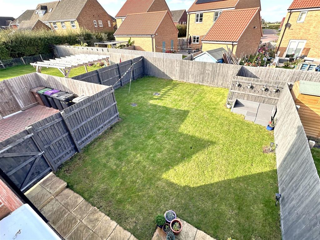 Property photo 3 of 20 Generous Rear Garden 645