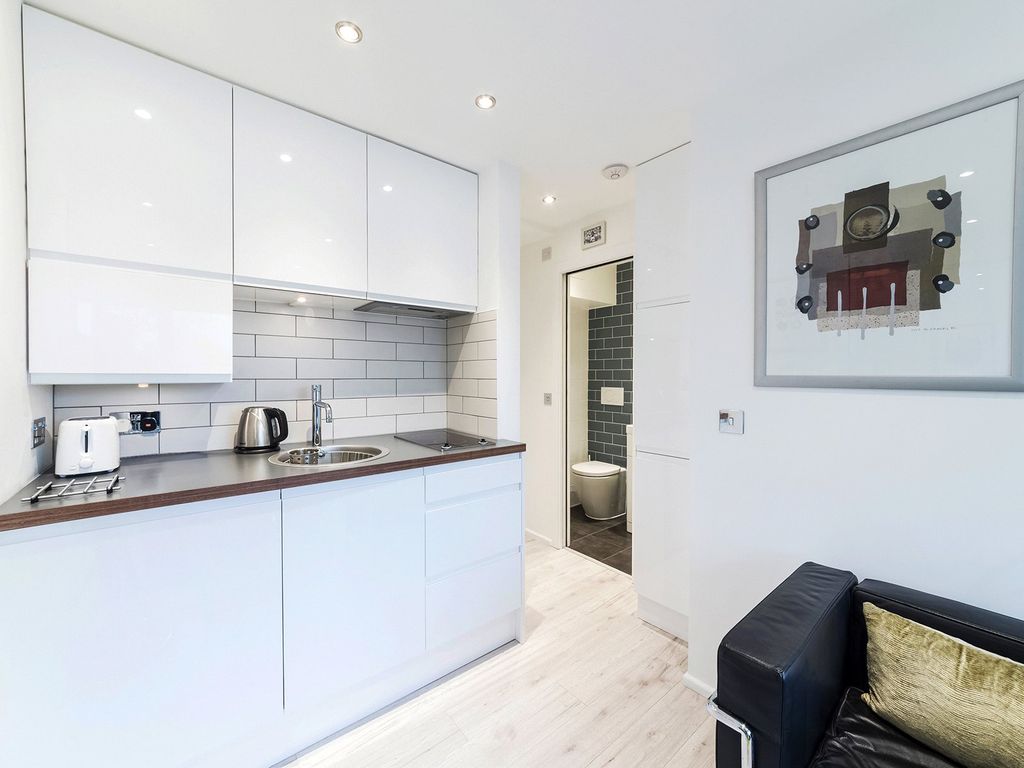 Property photo 3 of 10 Kensington Square