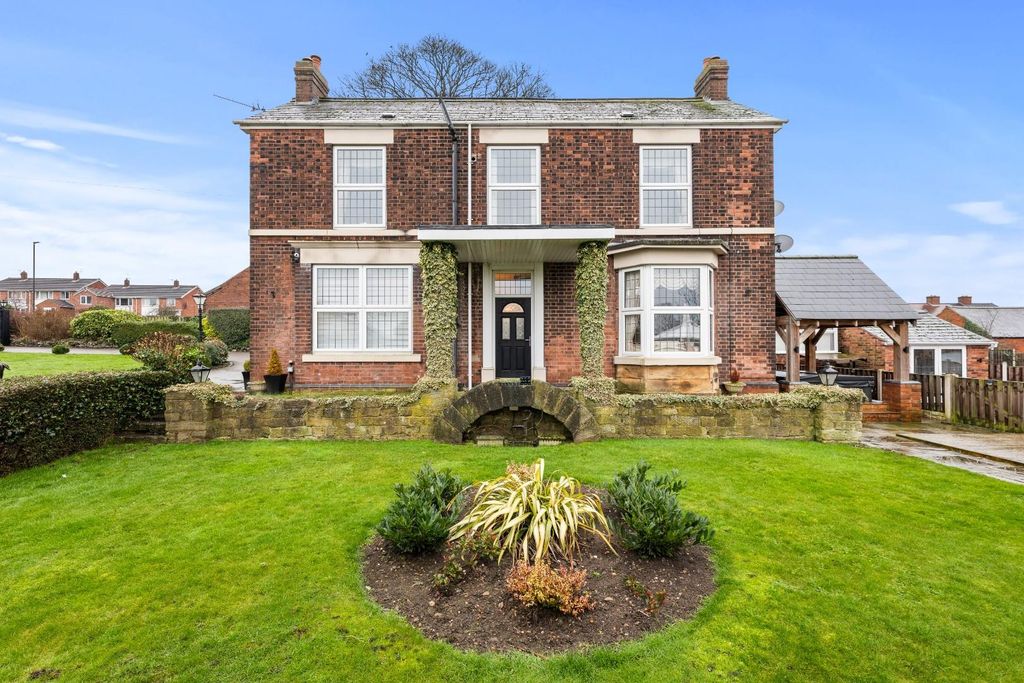 Property photo 3 of 34 Front Side 02.Jpg