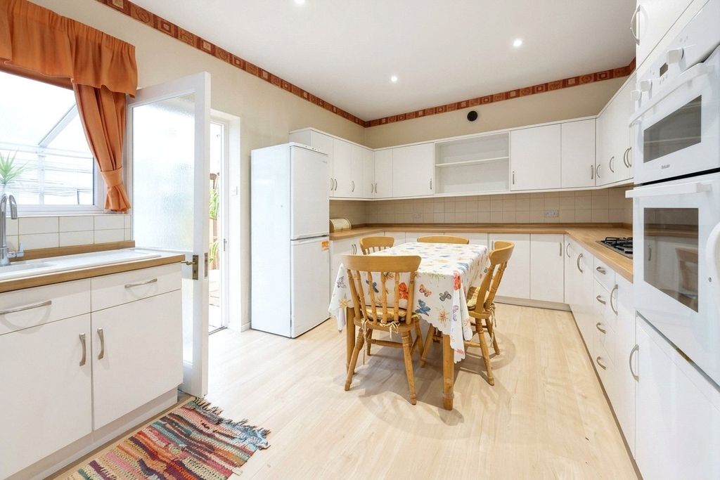 Property photo 2 of 15 Picture No. 32