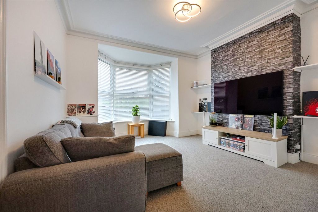 Property photo 3 of 16 Picture No. 10