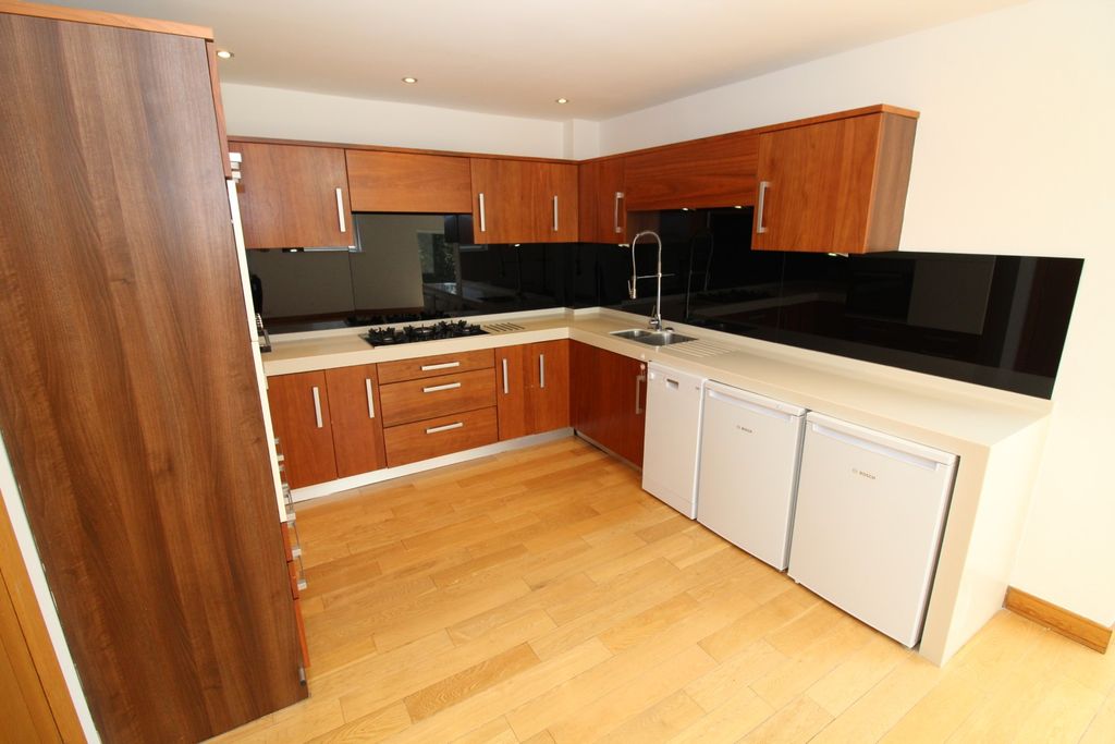 Property photo 2 of 12 Kitchen