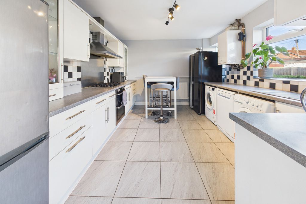 Property photo 3 of 20