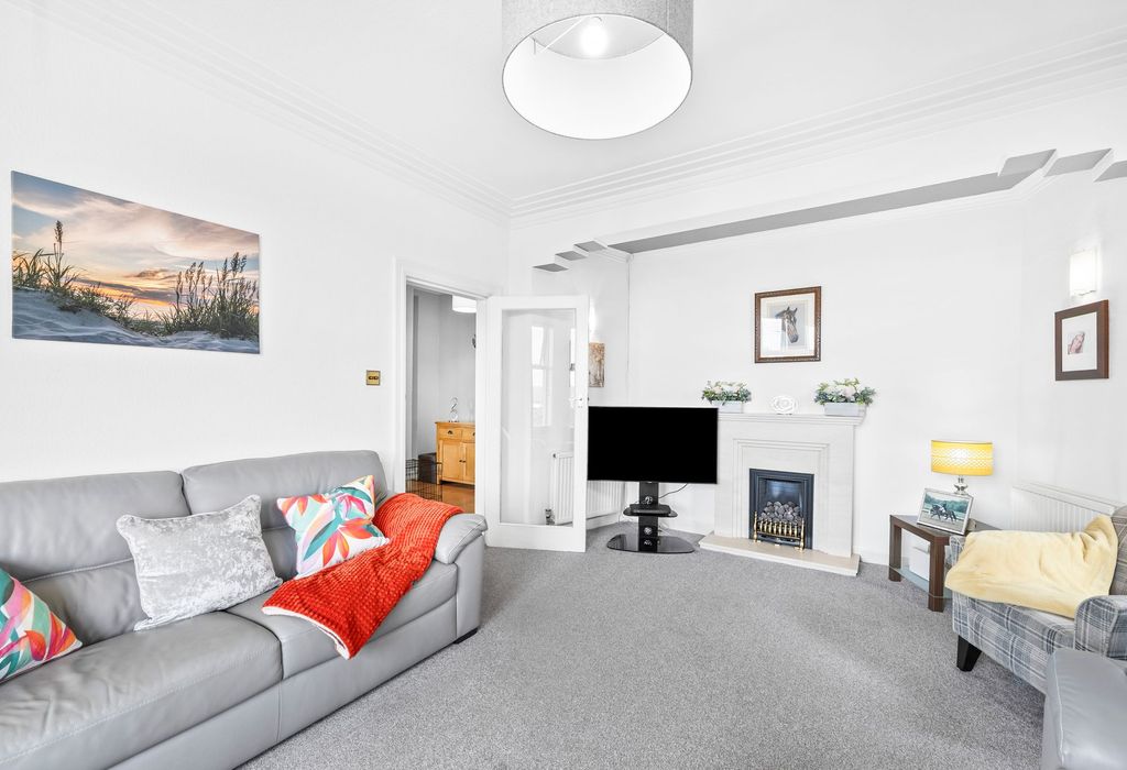 Property photo 2 of 20 Lounge