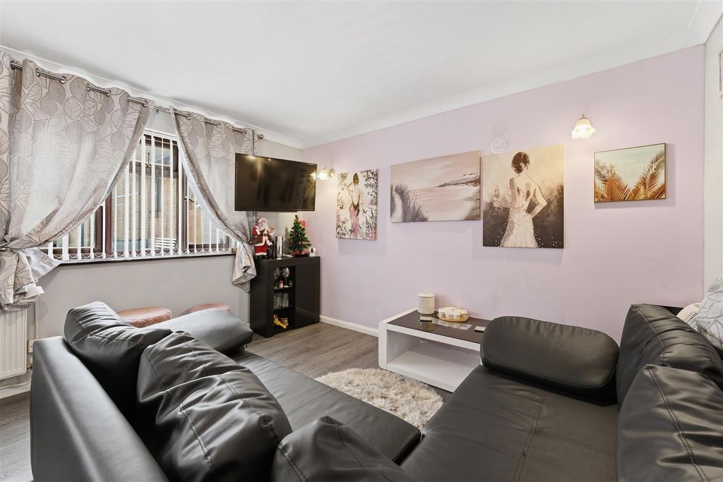 Property photo 3 of 19 Lounge/Dining Room