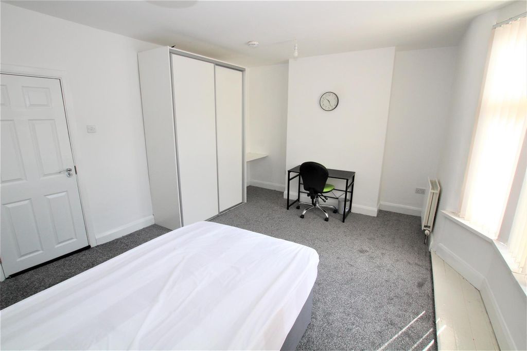 Property photo 2 of 10 Bedroom5 Angle 2.Jpg