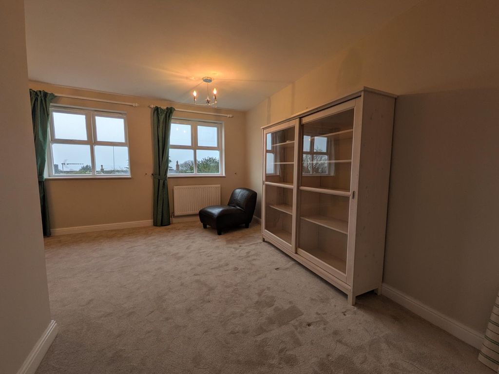 Property photo 3 of 6