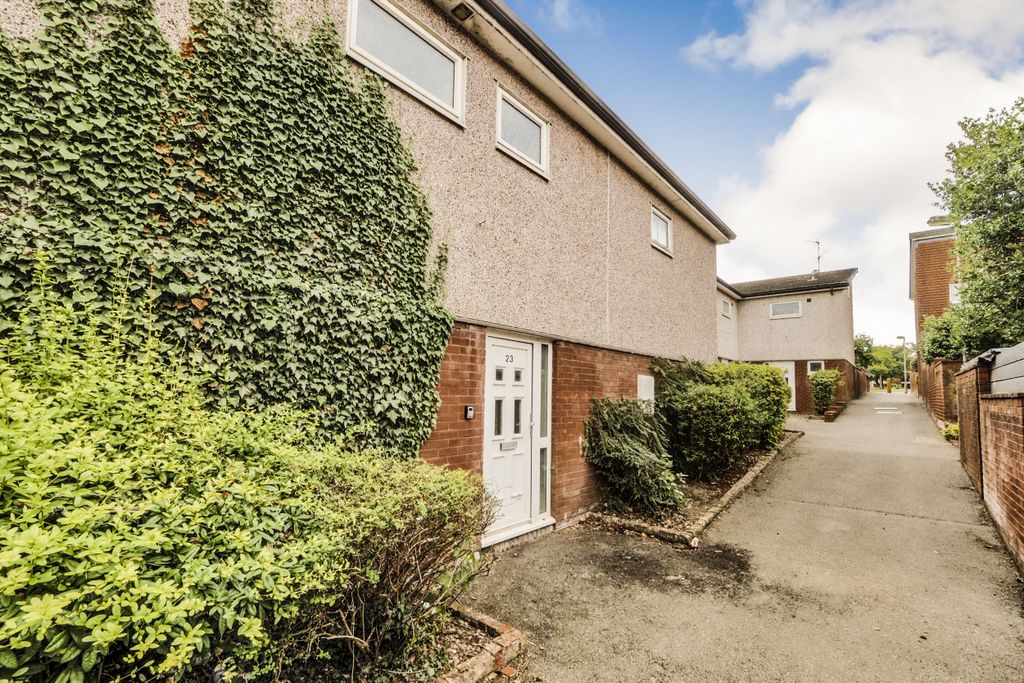 Property photo 1 of 18 23 Redruth Drive, Mansfield, Nottinghamshire, Ng18 4Qb