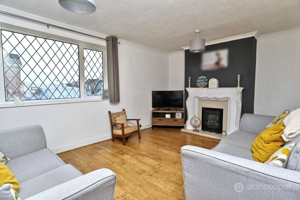 Property photo 3 of 21 5910843