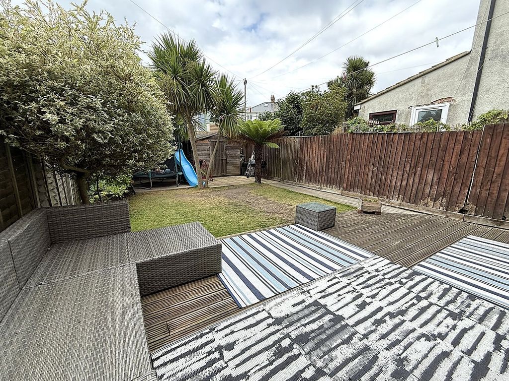 Property photo 2 of 25