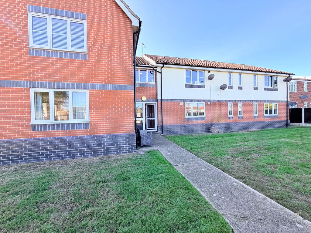 Property photo 1 of 12 One Bedroom, Ground Floor Flat In Elizabeth Court