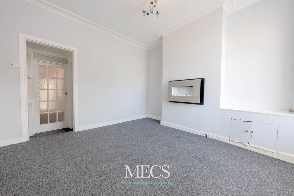 Property photo 1 of 15 1921601