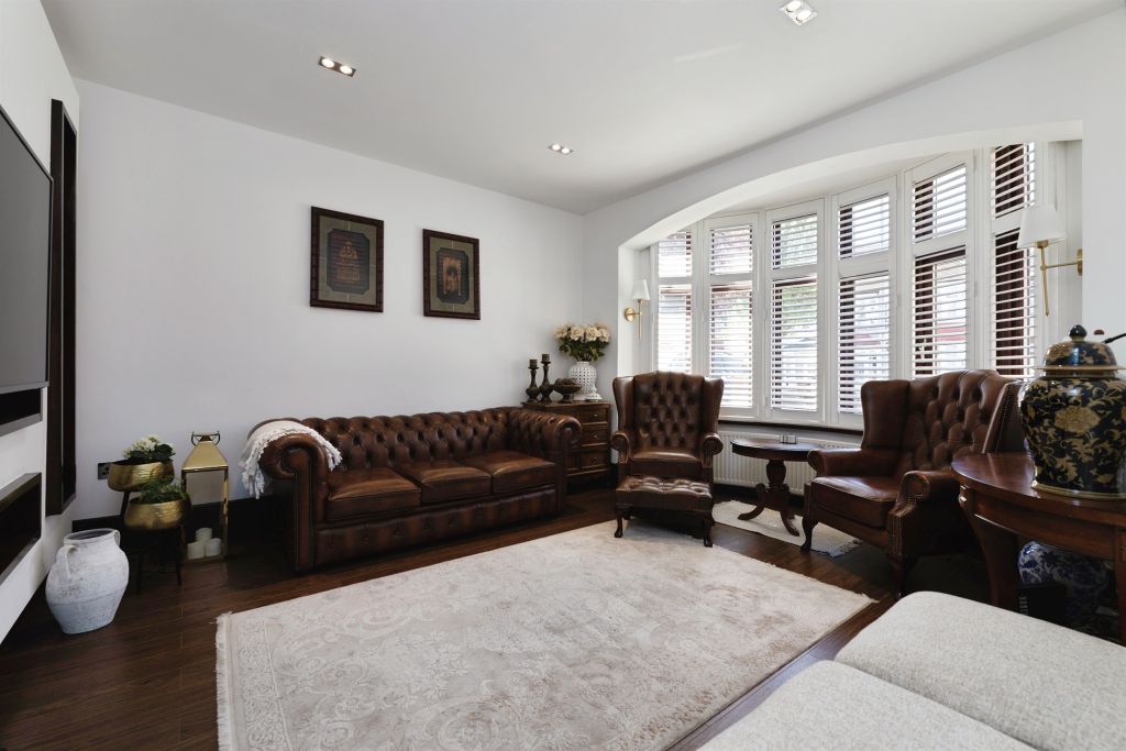 Property photo 2 of 25