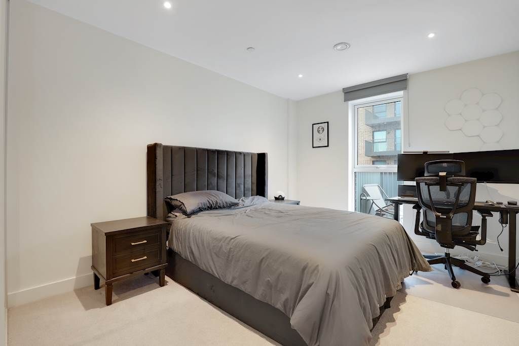 Property photo 2 of 8 01-d1A2Jhnhhrl - 803 Borsberry House - 1-Small