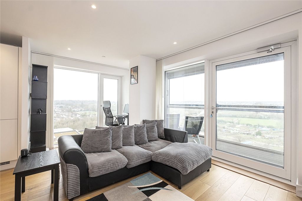 Property photo 2 of 18 Living