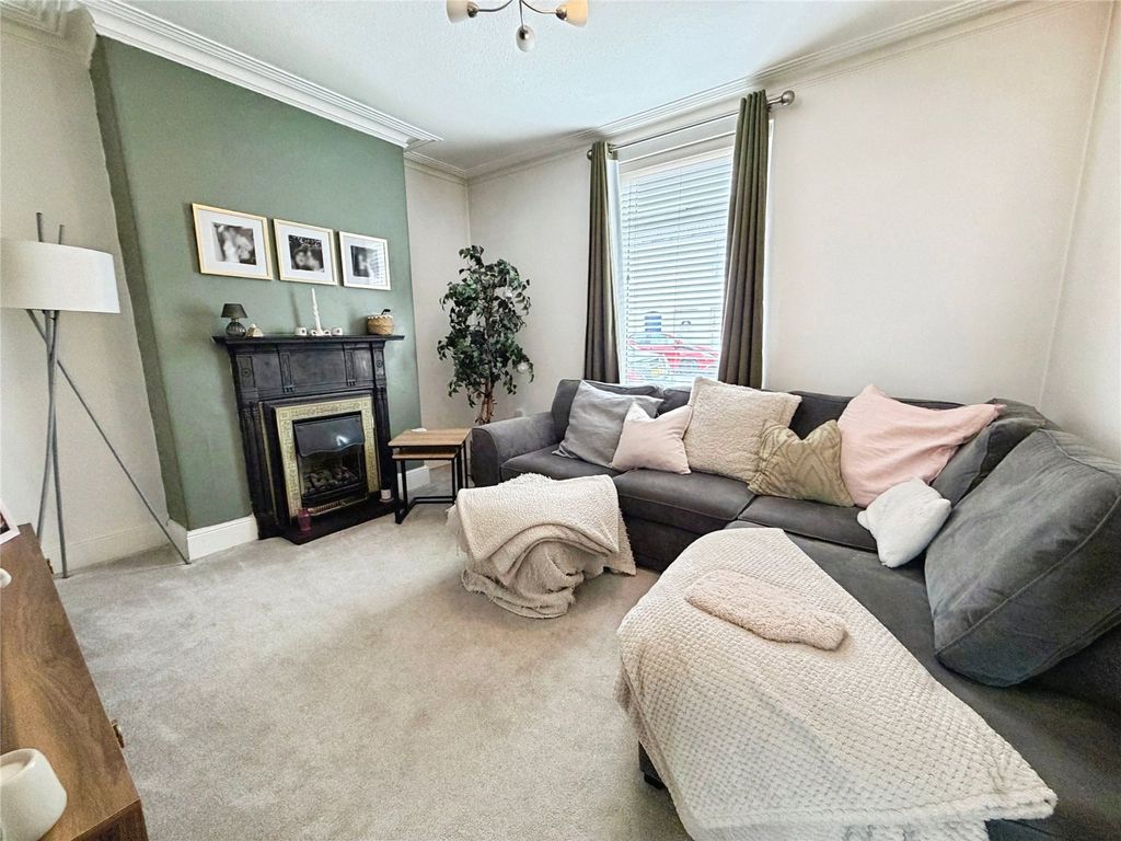 Property photo 2 of 14 Lounge