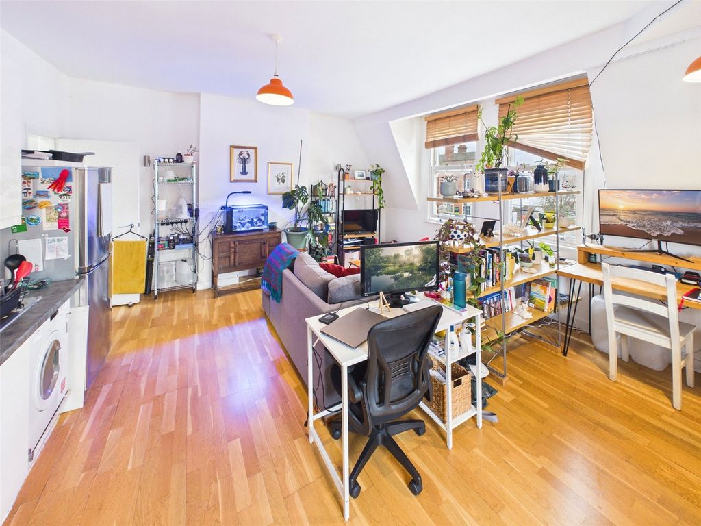 Property photo 2 of 9 Picture No. 06