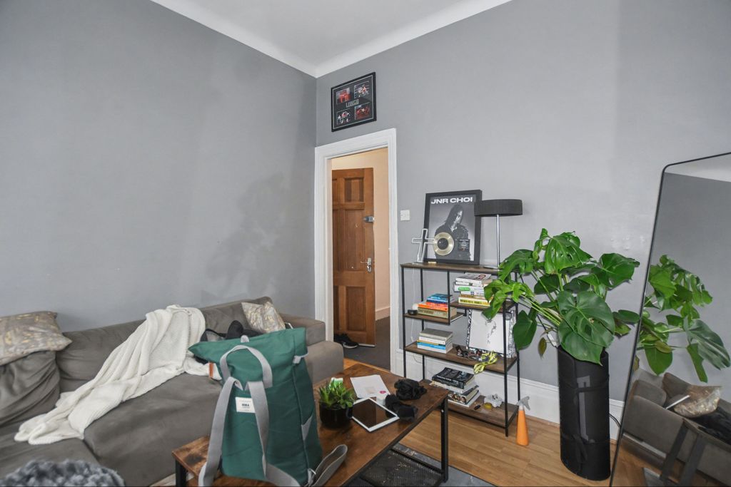 Property photo 2 of 9 17 Floyd Road, Charlton, London, Se7 8Ay