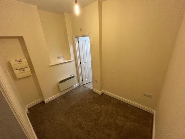 Property photo 3 of 6 Bedroom.Jpg