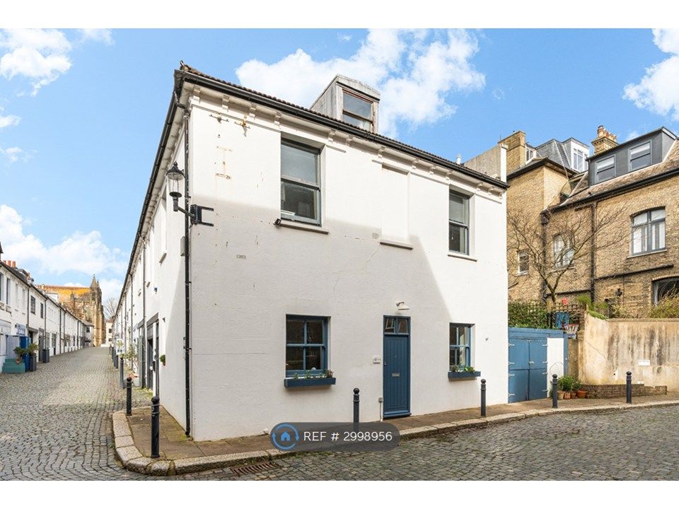 Property photo 3 of 35