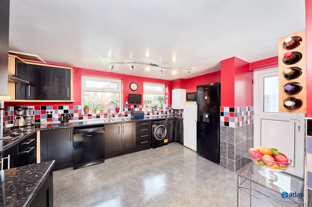 Property photo 2 of 17 Kitchen