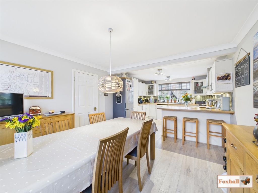 Property photo 2 of 32 Kitchen / Diner