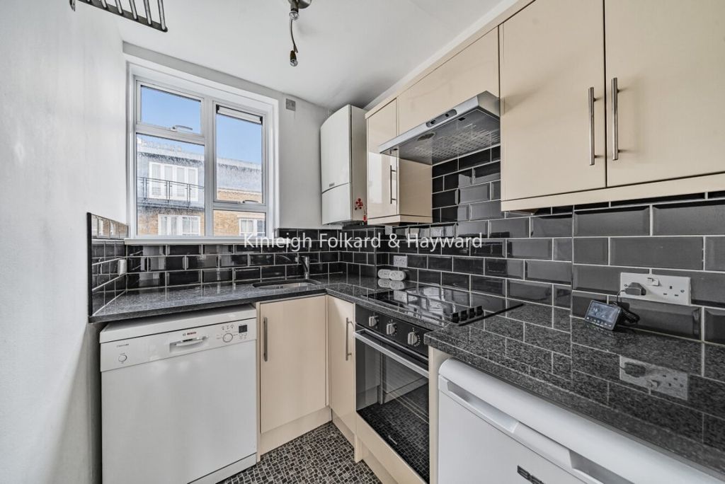 Property photo 3 of 8 9B8410d8-1F1A-461d-8