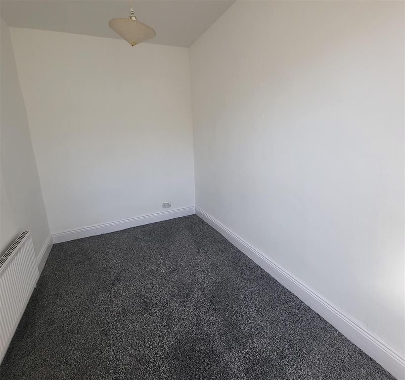 Property photo 3 of 6 499 John Bed 1.Jpg
