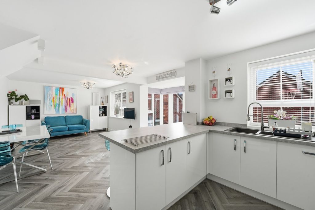 Property photo 3 of 23 Picture No. 08