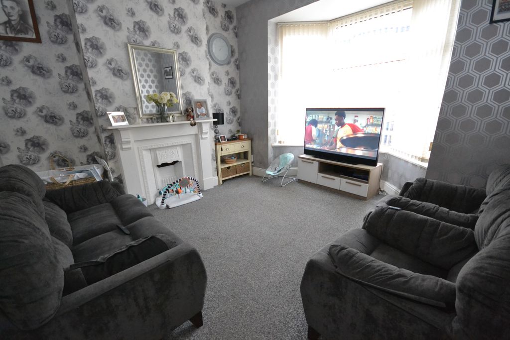 Property photo 2 of 8