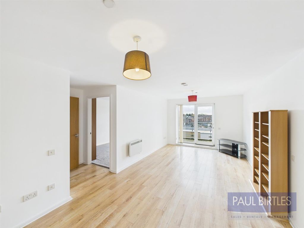 Property photo 3 of 15 Cam04378G0-Pr0229-Still010.Jpg