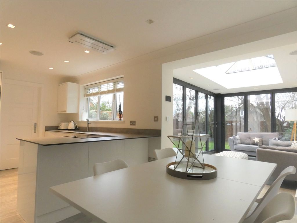 Property photo 2 of 17 Picture No. 04