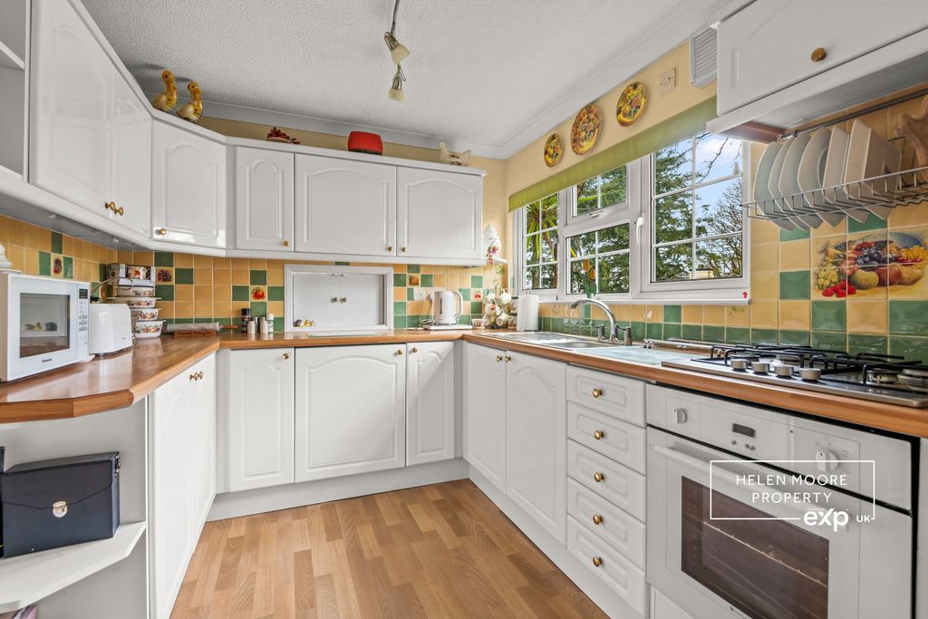 Property photo 2 of 16