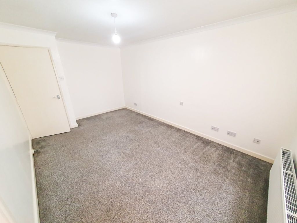 Property photo 3 of 10 Living Room