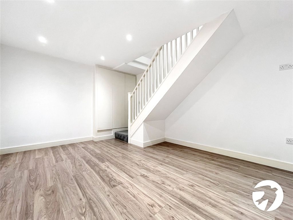 Property photo 3 of 7 Picture No. 06