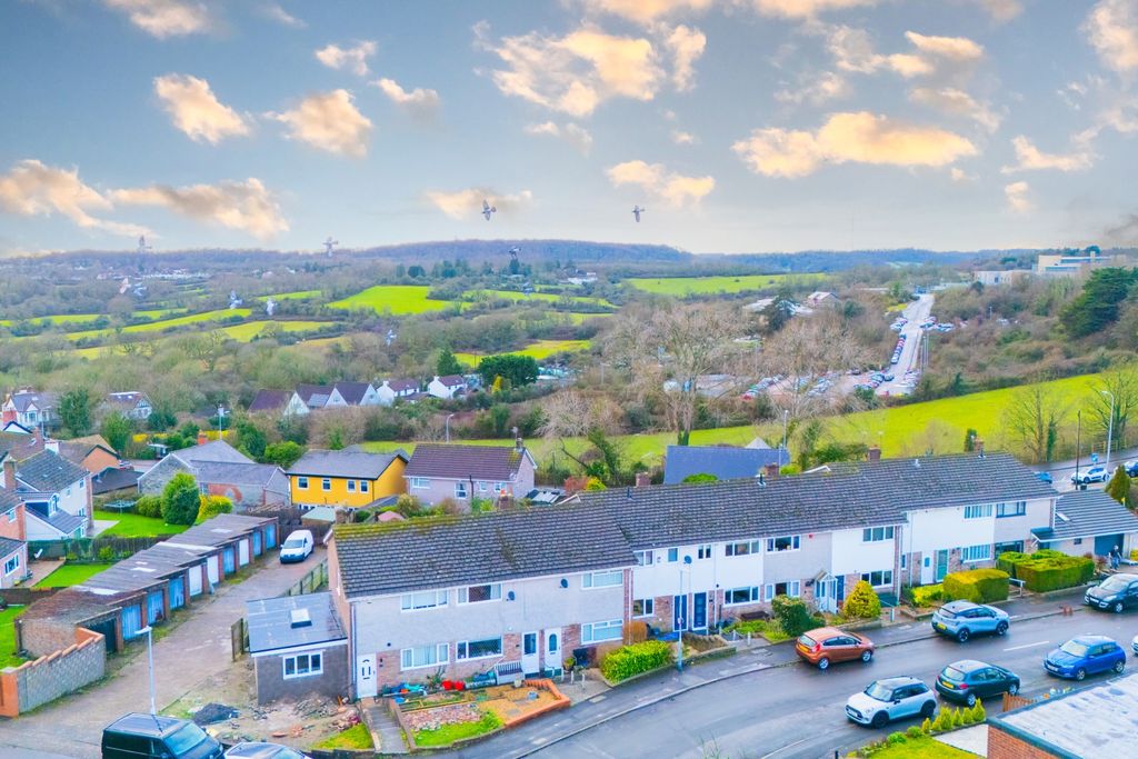 Property photo 1 of 27 Award-Winning-Media-Team-On-Every-Listing_24