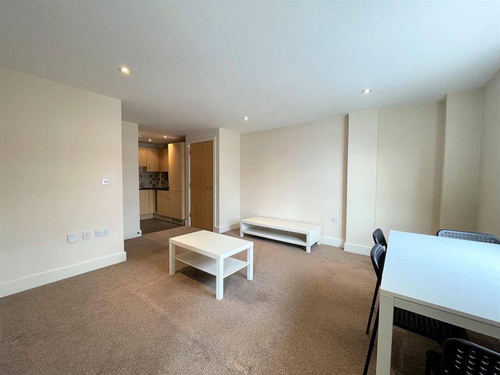 Property photo 3 of 8