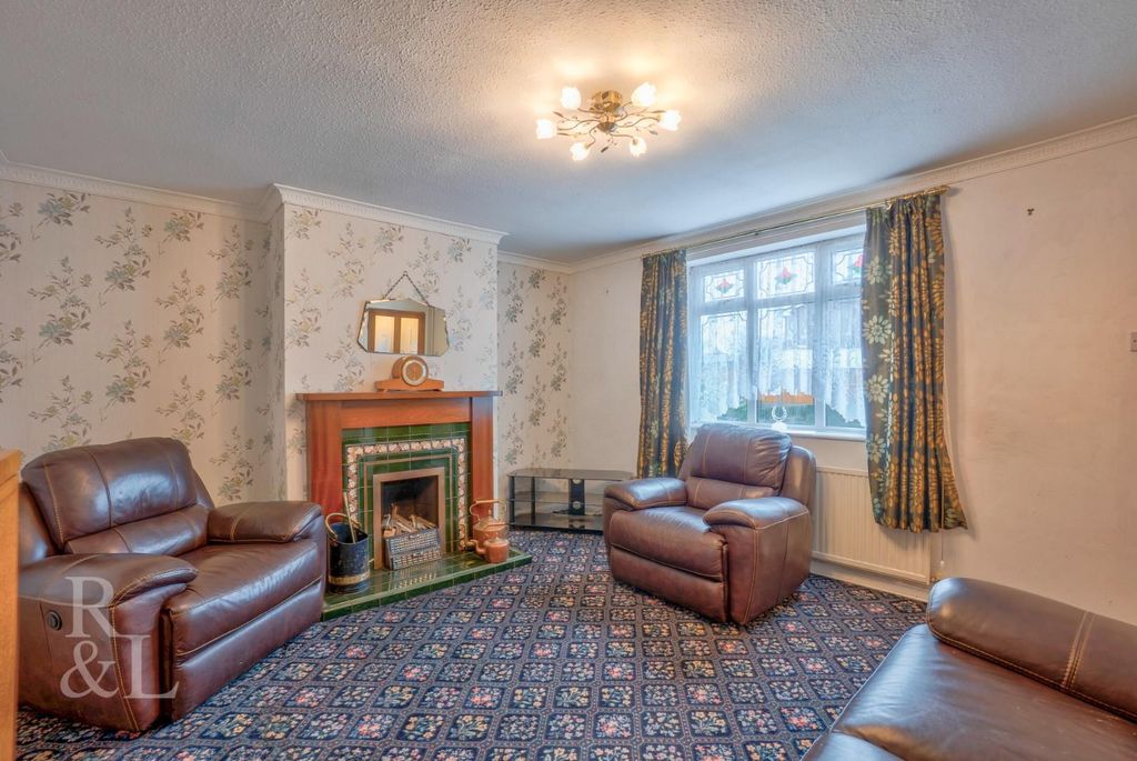 Property photo 3 of 19 21 Elms Road (13).Jpg