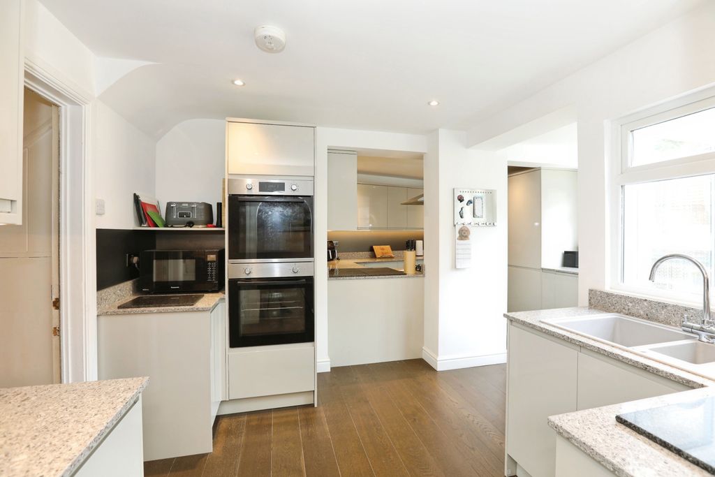Property photo 2 of 15 Kitchen