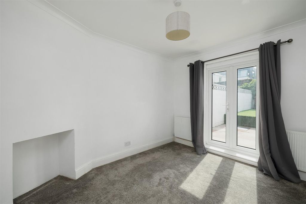 Property photo 3 of 17 Dining Room