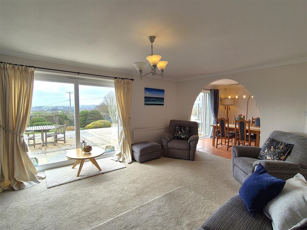 Property photo 2 of 22 Sitting Room