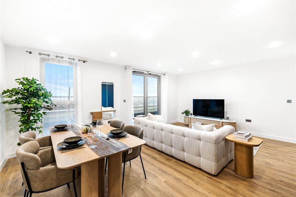 Property photo 3 of 18 Picture 4