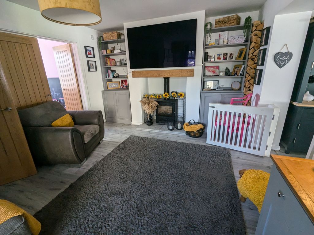 Property photo 3 of 23
