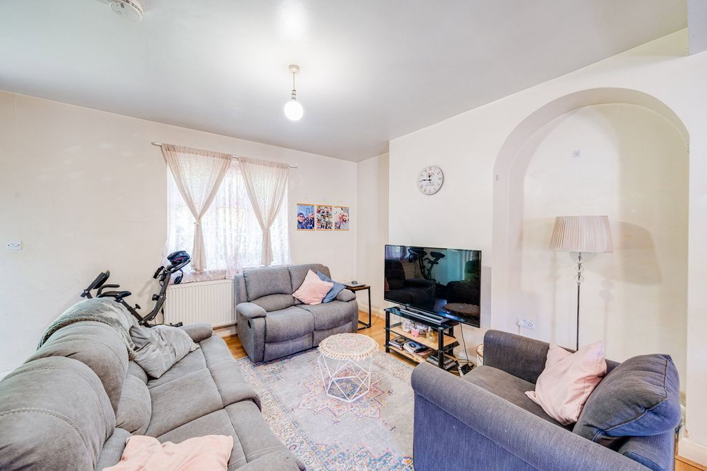 Property photo 2 of 13