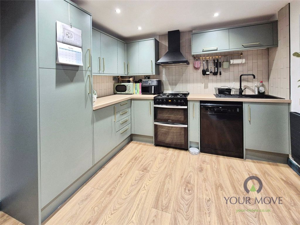 Property photo 3 of 14 Kitchen