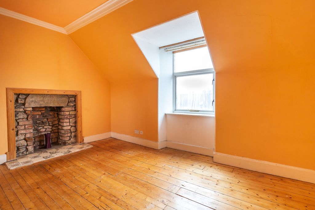 Property photo 3 of 32