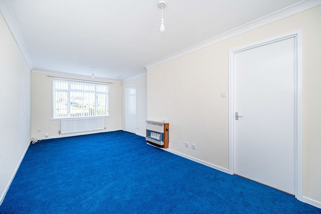 Property photo 3 of 17 Lounge